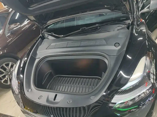 Tesla Model Y — Фото автомобиля 19