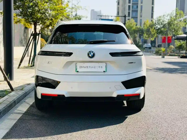 BMW iX — Фото автомобиля 5