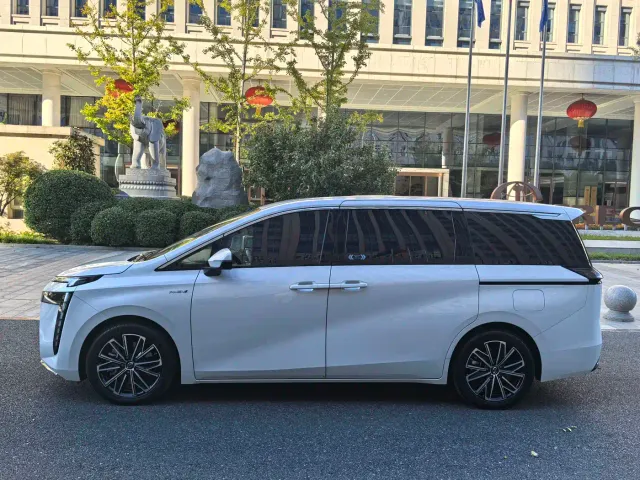 GAC Trumpchi E8 — Фото автомобиля 2