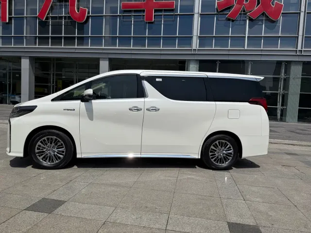 Toyota Alphard — Фото автомобиля 4