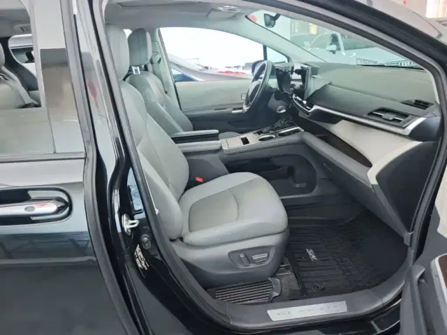 Toyota Granvia — Фото автомобиля 24