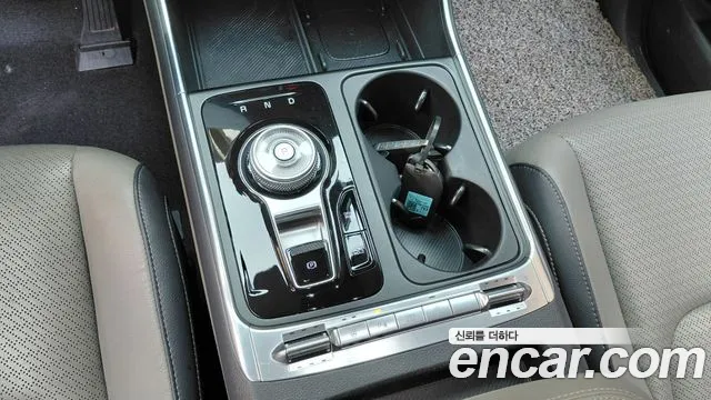 Kia Carnival Generation 4 — Фото автомобиля 12