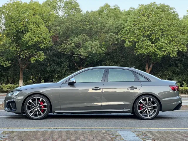 Audi S4 — Фото автомобиля 5