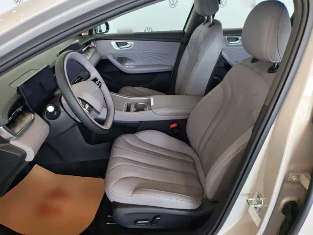 Roewe M7 DMH — Фото автомобиля 14