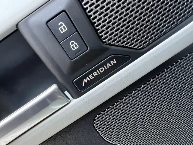 Land Rover Defender — Фото автомобиля 9
