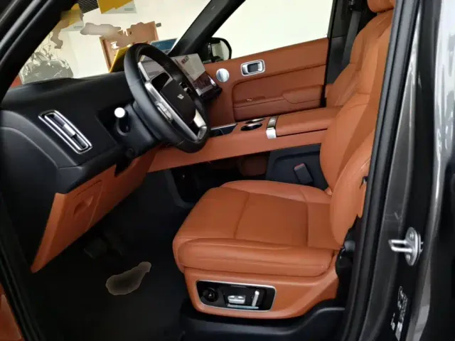 Li Auto L8 — Фото автомобиля 14