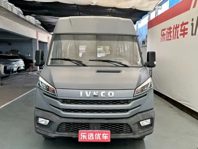 Iveco Iveco Daily 2023 2.5T V40 Van Long Wheelbase Medium Roof Dual Tire Sliding Door 2-3 Seats — Фото автомобиля 3