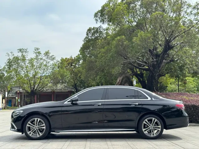 Mercedes-Benz E-Class — Фото автомобиля 5