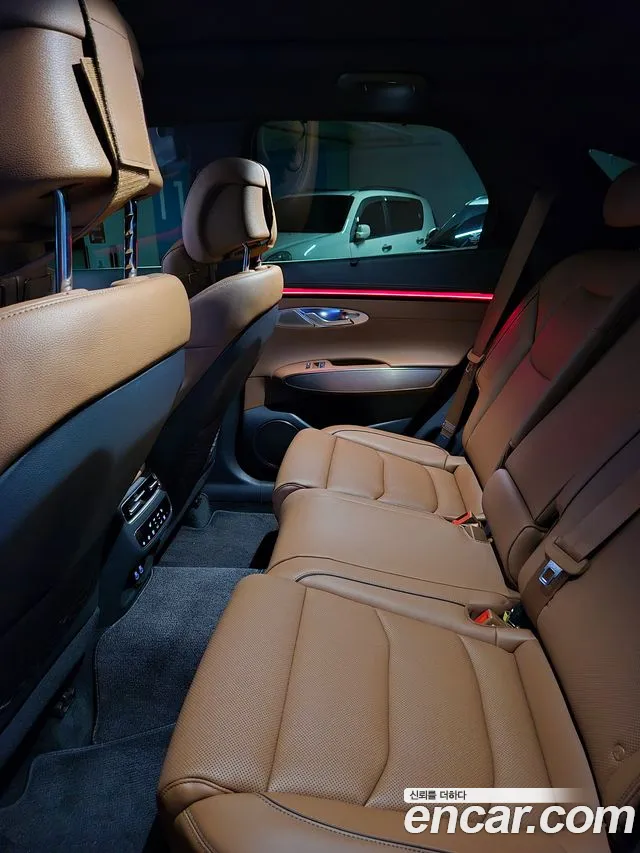 Genesis GV70 — Фото автомобиля 8