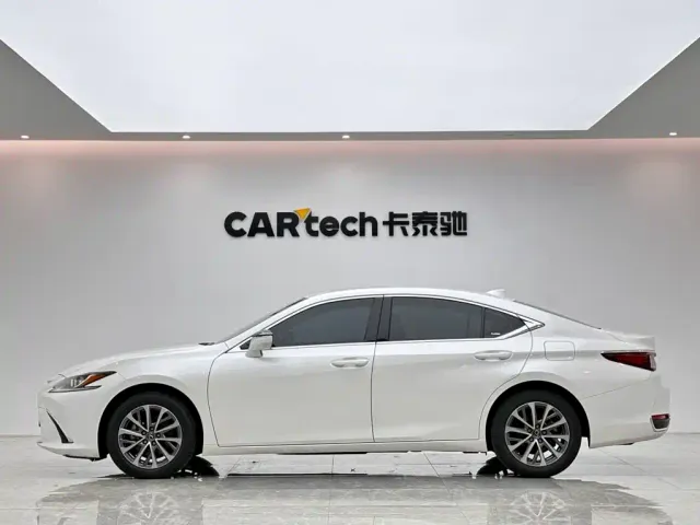Lexus ES — Фото автомобиля 2