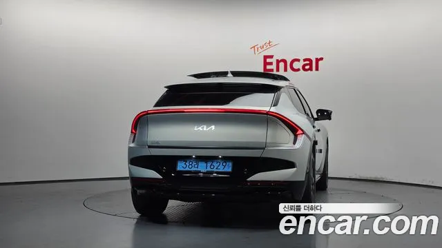 Kia EV6 Новый EV6 Standard 2WD — Фото автомобиля 3