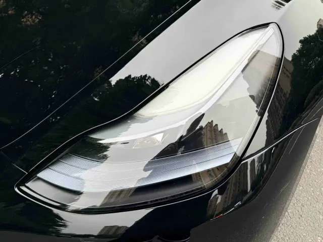 Tesla Model Y — Фото автомобиля 3
