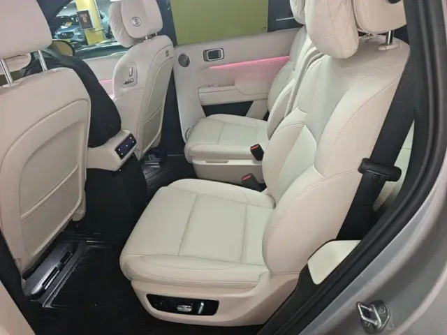 Li Auto L8 — Фото автомобиля 16