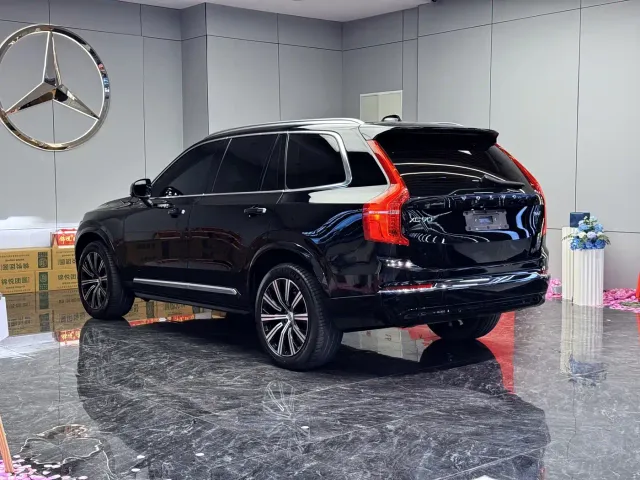 Volvo XC90 — Фото автомобиля 9