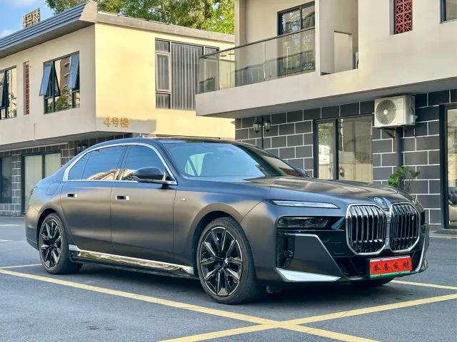 BMW i7 — Фото автомобиля 3