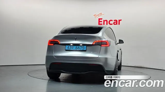 Tesla Model Y — Фото автомобиля 4