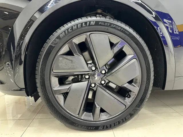 Li Auto L7 — Фото автомобиля 21