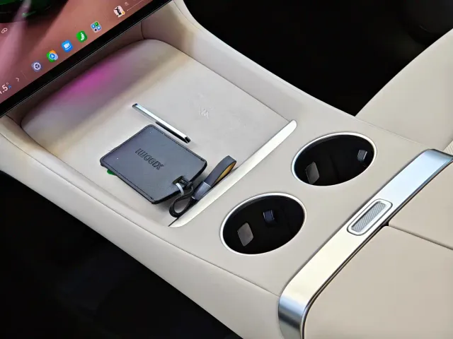 Xiaomi YU7 — Фото автомобиля 17