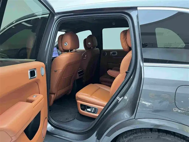 Li Auto L8 — Фото автомобиля 7