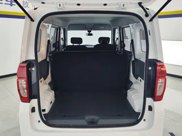 Wuling Zhiguang NEV — Фото автомобиля 4