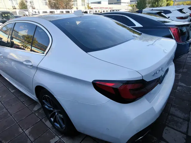 BMW 5 Series — Фото автомобиля 13