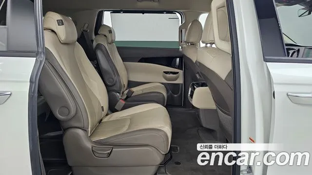 Kia Carnival Generation 4 — Фото автомобиля 11