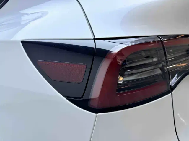 Tesla Model Y — Фото автомобиля 7