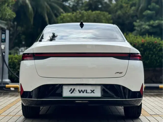 Xpeng P5 — Фото автомобиля 15