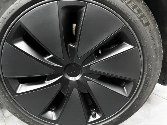 Tesla Model 3 — Фото автомобиля 15