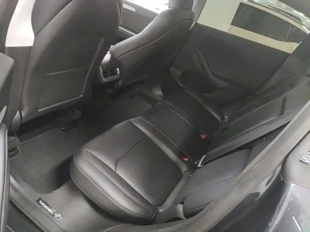 Tesla Model Y — Фото автомобиля 16