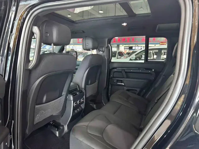 Land Rover Defender — Фото автомобиля 4