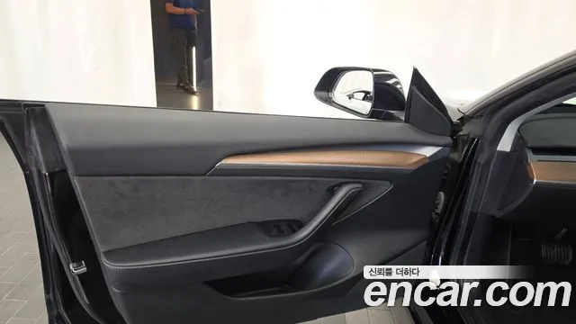 Tesla Model 3 — Фото автомобиля 13