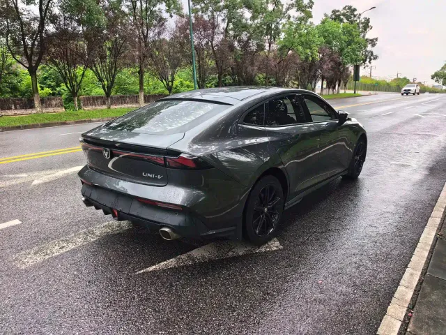Changan UNI-V — Фото автомобиля 6