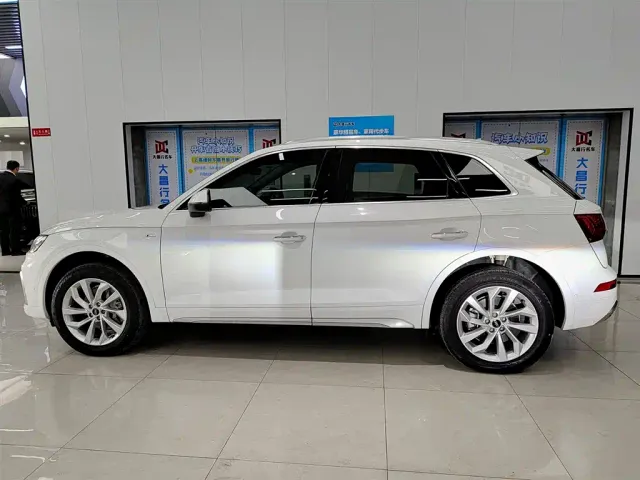 Audi Q5L — Фото автомобиля 3