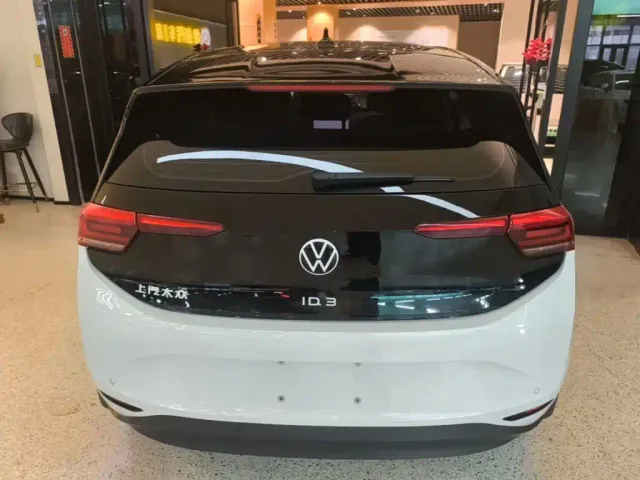 Volkswagen ID.3 — Фото автомобиля 3