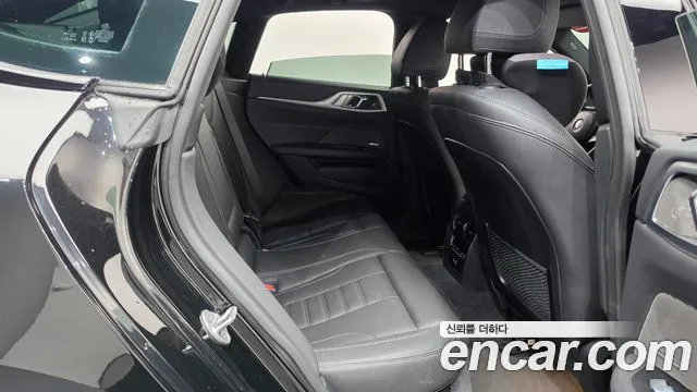BMW i4 — Фото автомобиля 10