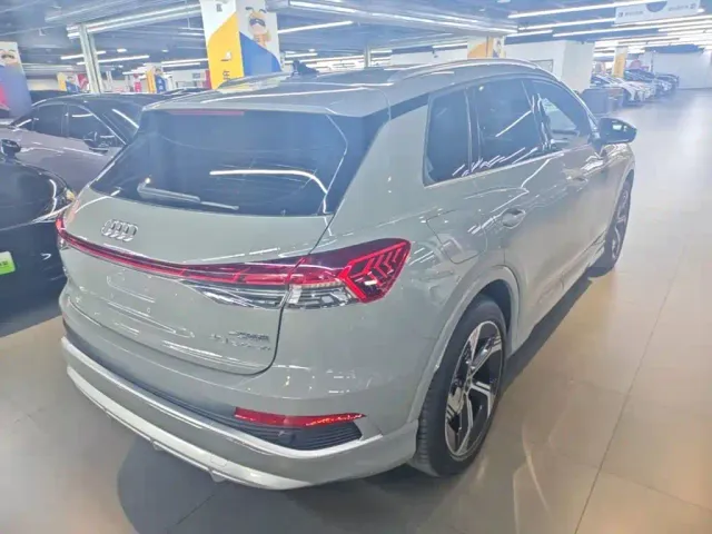 Audi Q4 e-tron — Фото автомобиля 6