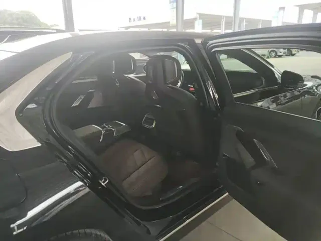 BMW 7 Series — Фото автомобиля 7