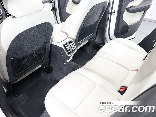 Volvo XC40 — Фото автомобиля 15