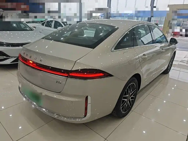 Roewe M7 DMH — Фото автомобиля 6