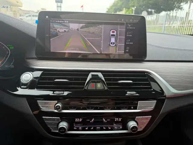 BMW 5 Series — Фото автомобиля 12