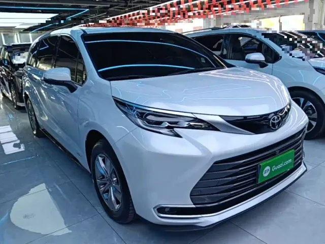 Toyota Sienna — Фото автомобиля 3