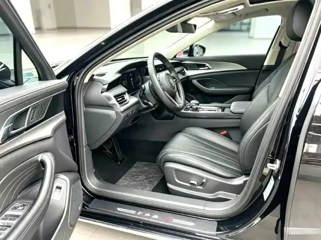 Hongqi H5 — Фото автомобиля 7