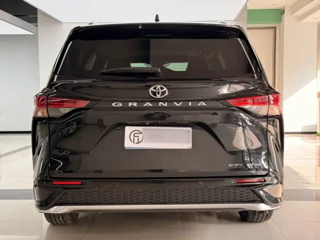 Toyota Granvia — Фото автомобиля 19