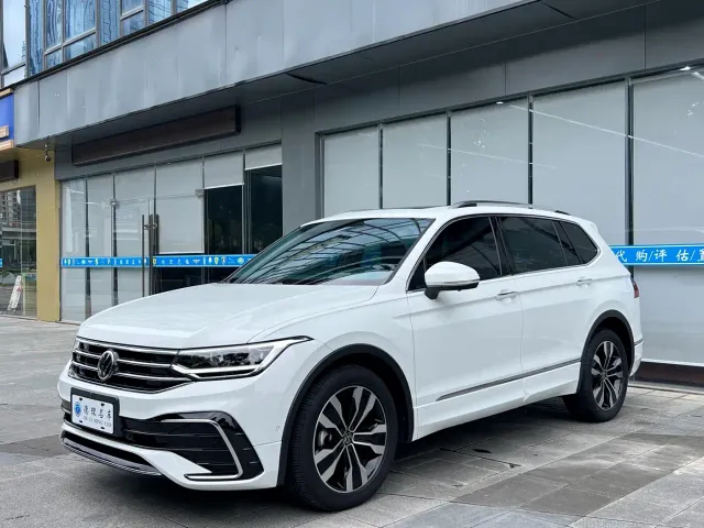 Volkswagen Tiguan L — Фото автомобиля 3