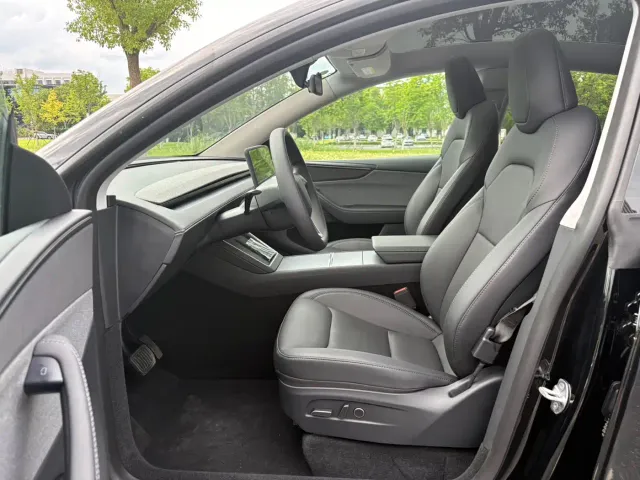 Tesla Model Y — Фото автомобиля 8
