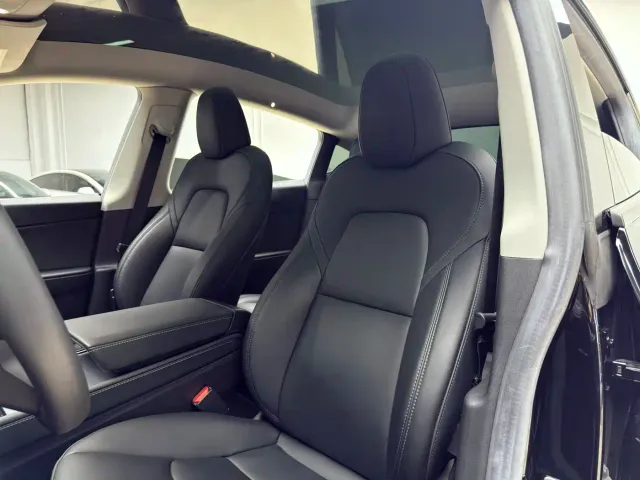 Tesla Model Y — Фото автомобиля 13