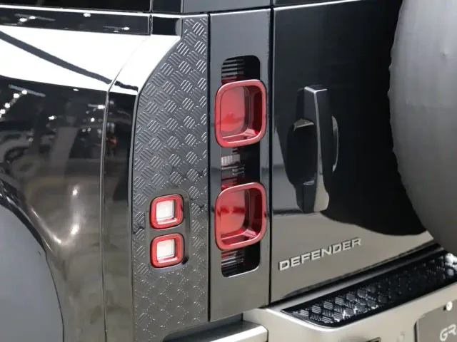 Land Rover Defender — Фото автомобиля 28