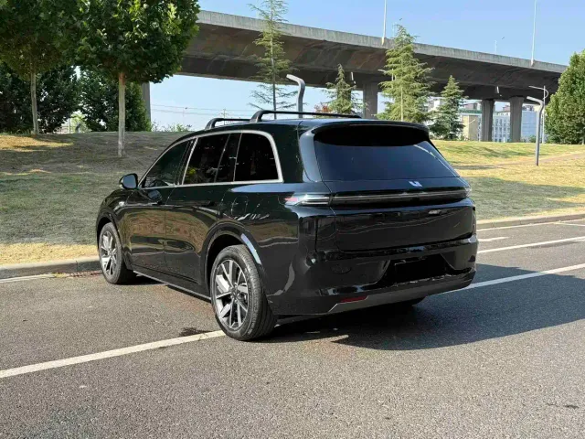 Li Auto L8 — Фото автомобиля 7