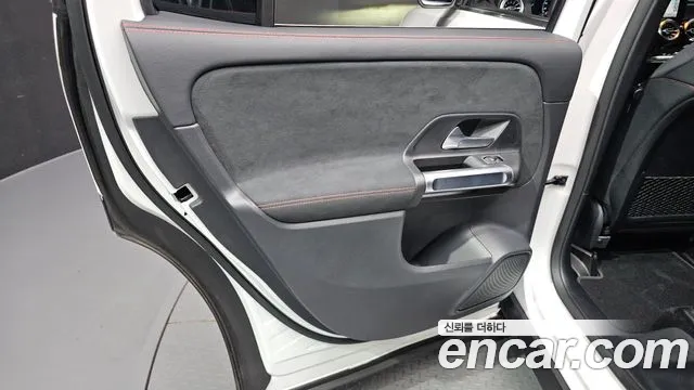 Mercedes-Benz GLB-Class — Фото автомобиля 24